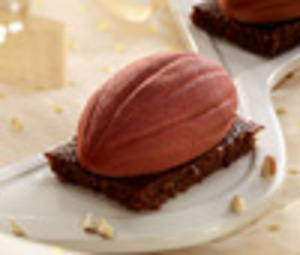 Morbida mousse al cioccolato con fondente al caramello e nocciola, su biscotto al cacao.<br>                                                                                                                                                                                                                                                                                                                                                                                                                                                                                                                                                                                                                                                                                                                                                                                                                                                                                                                                                                                                                                                                                                                                                                                                                                                                                                                                                                                                                                                                                                                                                                                                                                                                                                                                                                                                                                                                                                                                                                                                                                    X
